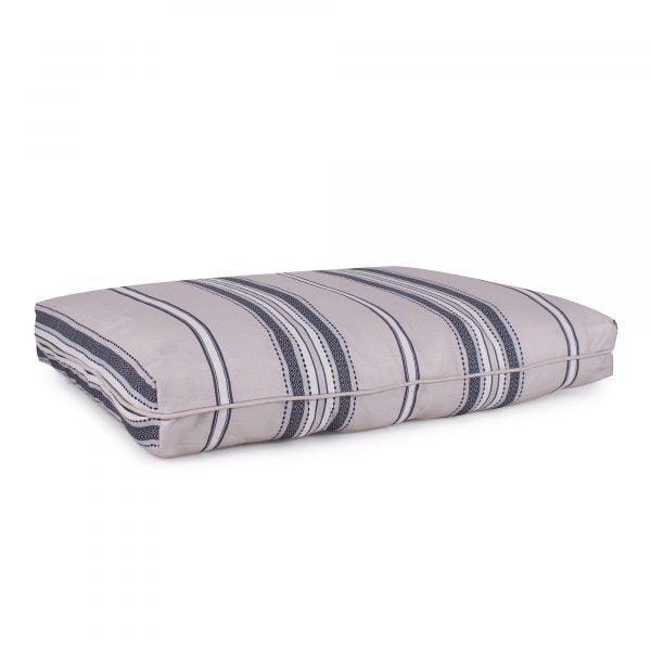 Indoor & Outdoor Dog Bed - iloveleia.com